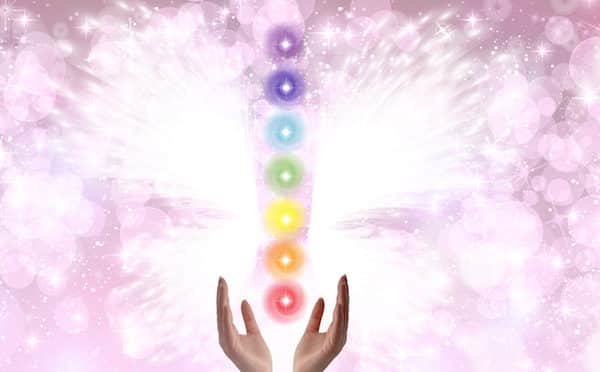 Aprenda uma meditação Reiki direccionada para os chakras